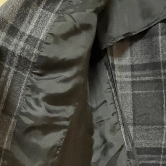 AKRIS Punto  Lovely, charcoal, plaid blazer. 100% wool.   Medium. - Picture 8 of 11